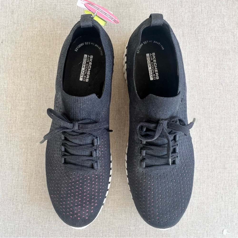 NWT Skechers Go Walk Smart sneakers, 10